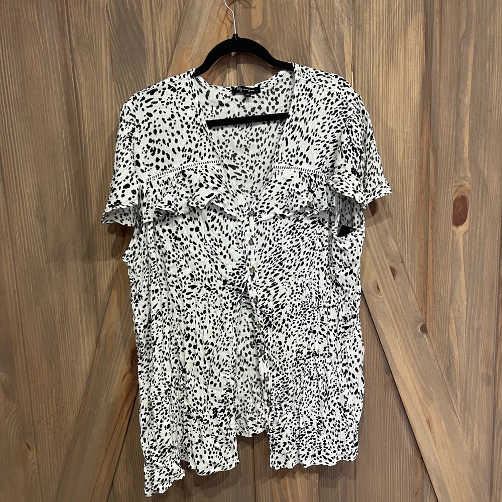 Ladies short sleeve leopard print blouse